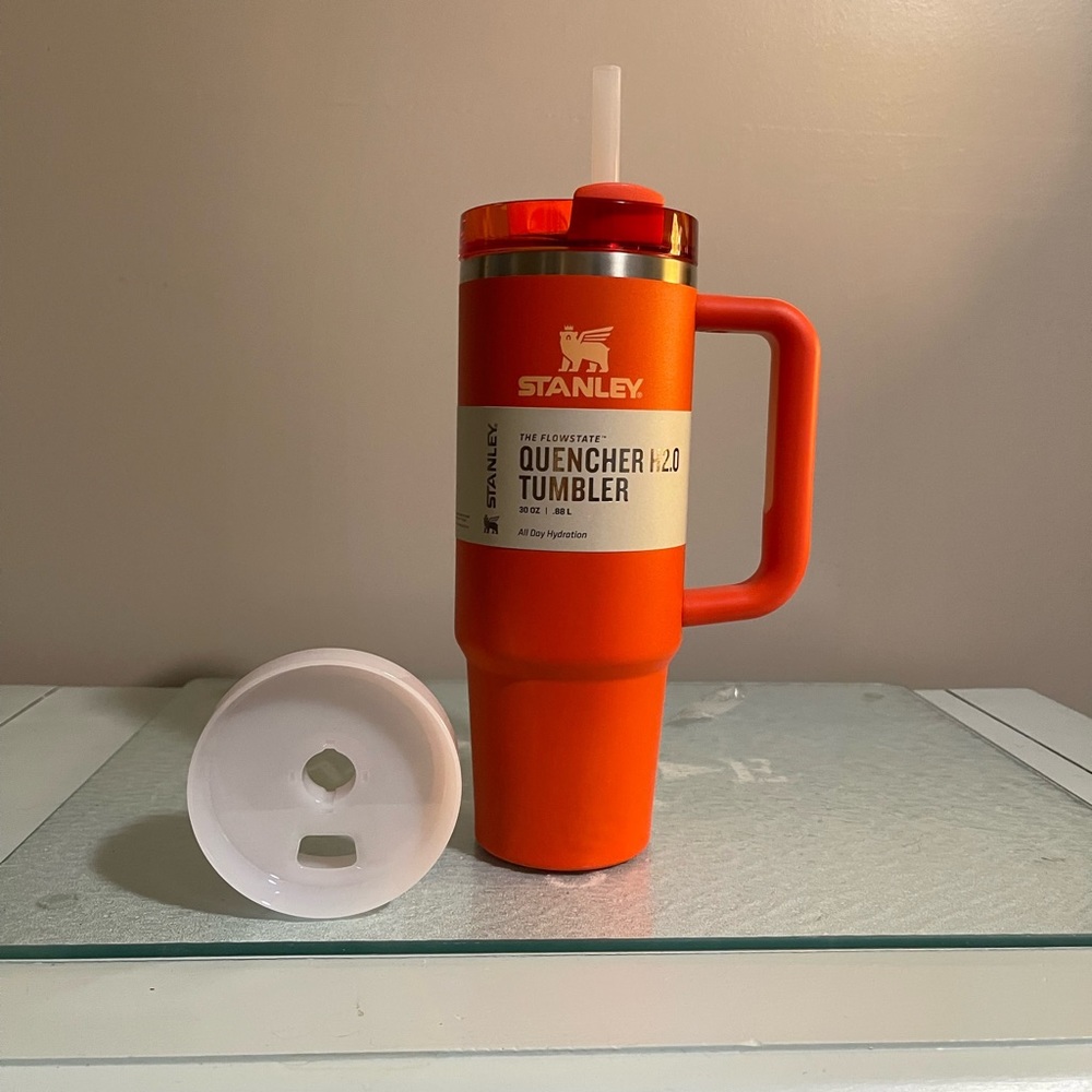 Stanley Flowstate Quencher H2.0 Tumbler 30 oz. Tiger Lily